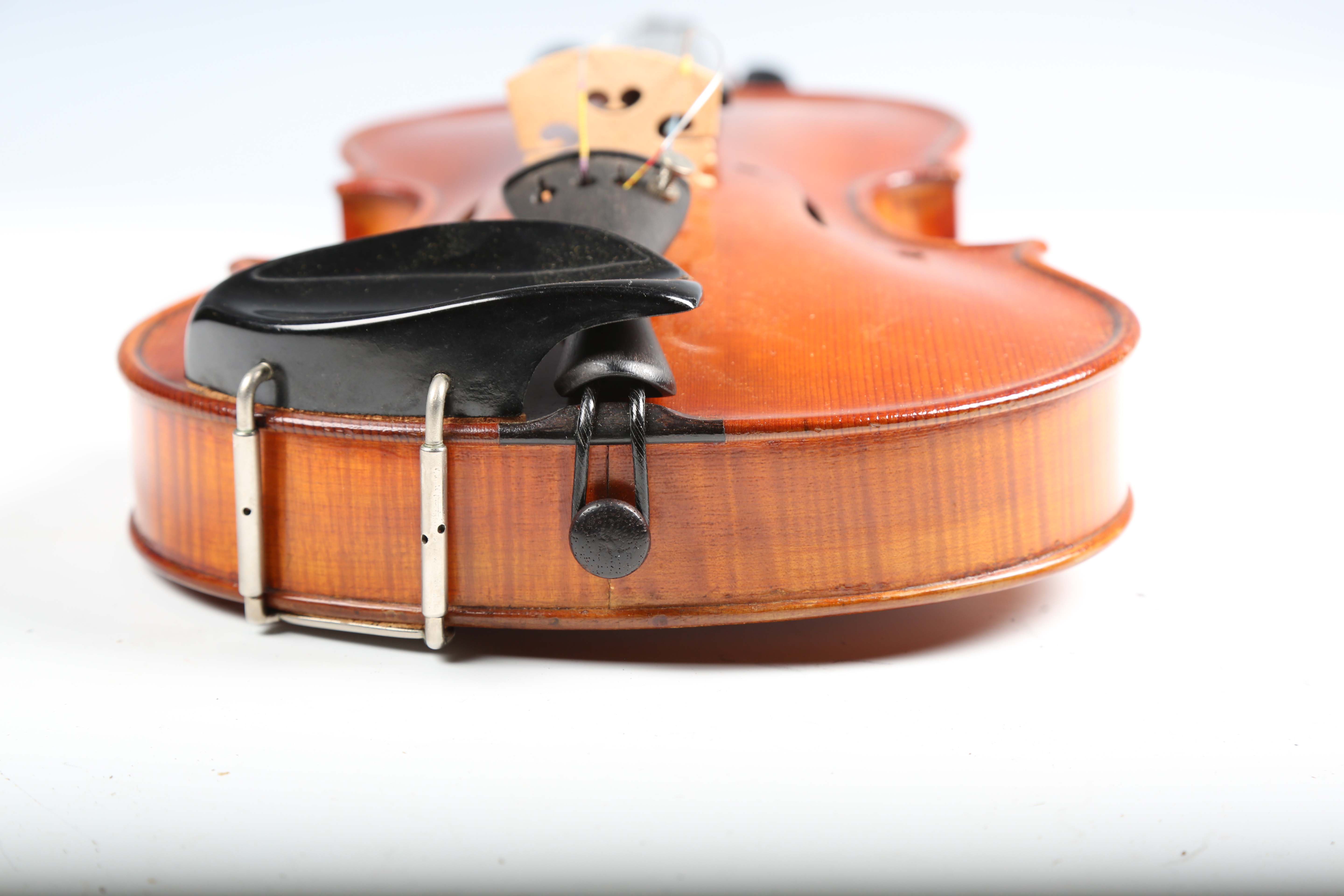 An early 20th century English violin, bearing interior label detailed 'Haynes Fecit Anno 1926', with - Image 16 of 24