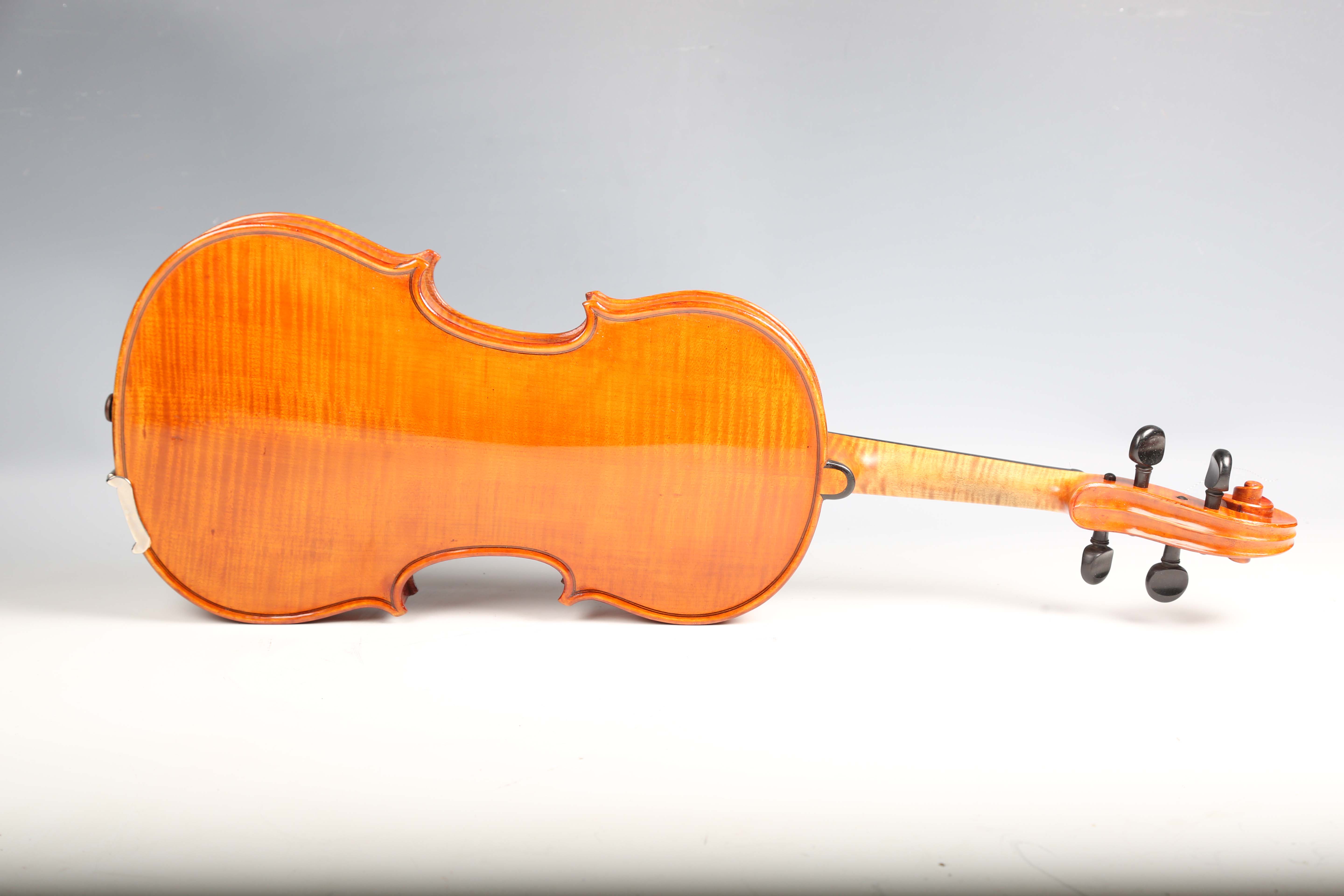 An early 20th century English violin, bearing interior label detailed 'Haynes Fecit Anno 1926', with - Image 10 of 24