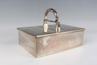 An Edwardian silver table cigar box of rectangular form with central loop handle flanked by two