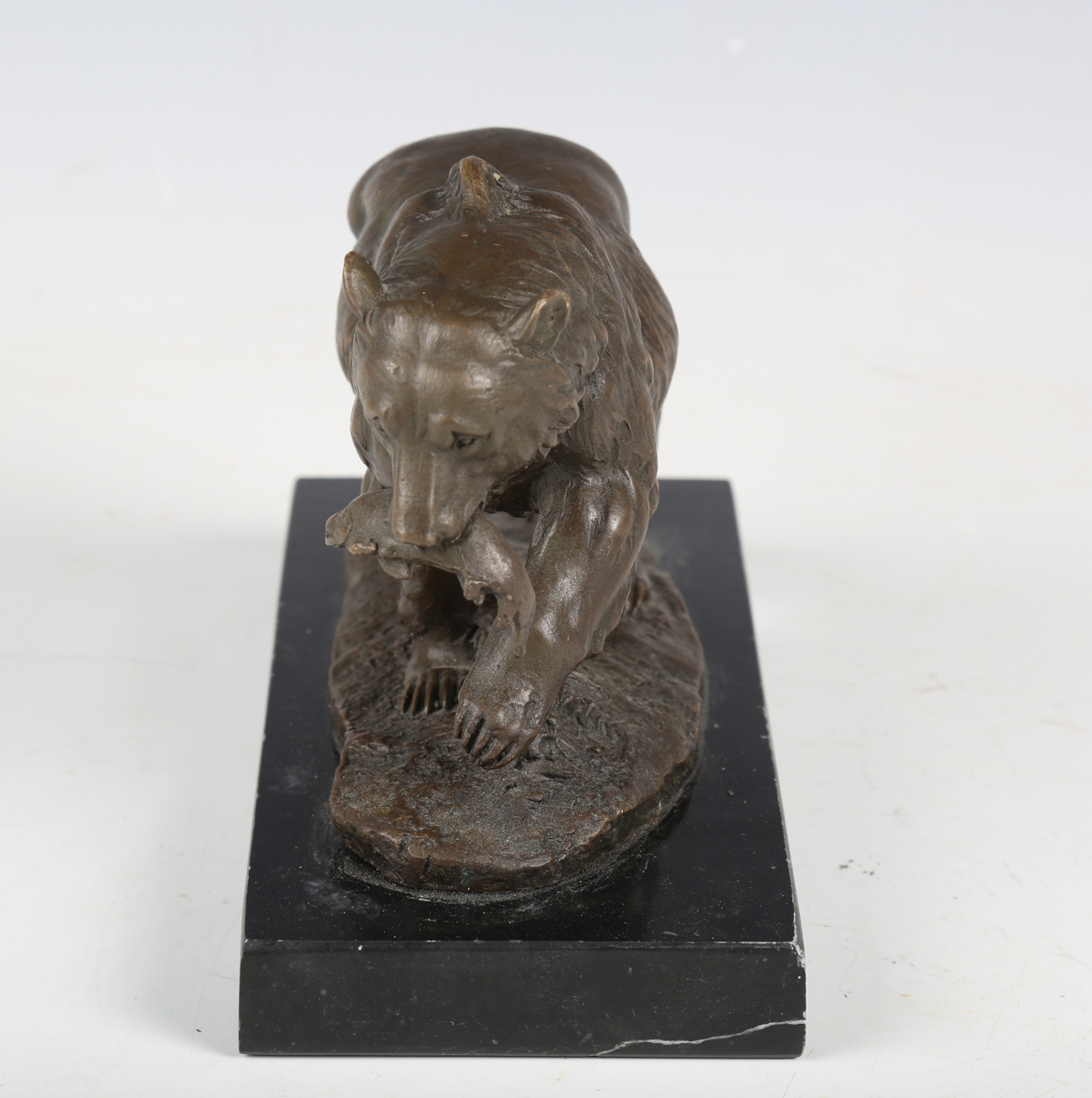 A late 20th century brown patinated cast bronze model of a bear with a fish in its mouth, on a black - Image 9 of 10