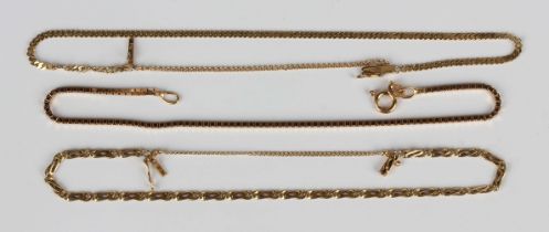 A gold box link bracelet, detailed '750', on a boltring clasp, length 19cm, a gold bracelet on a