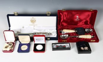 A quantity of Venice Simplon-Orient-Express modern costume jewellery and other items, together