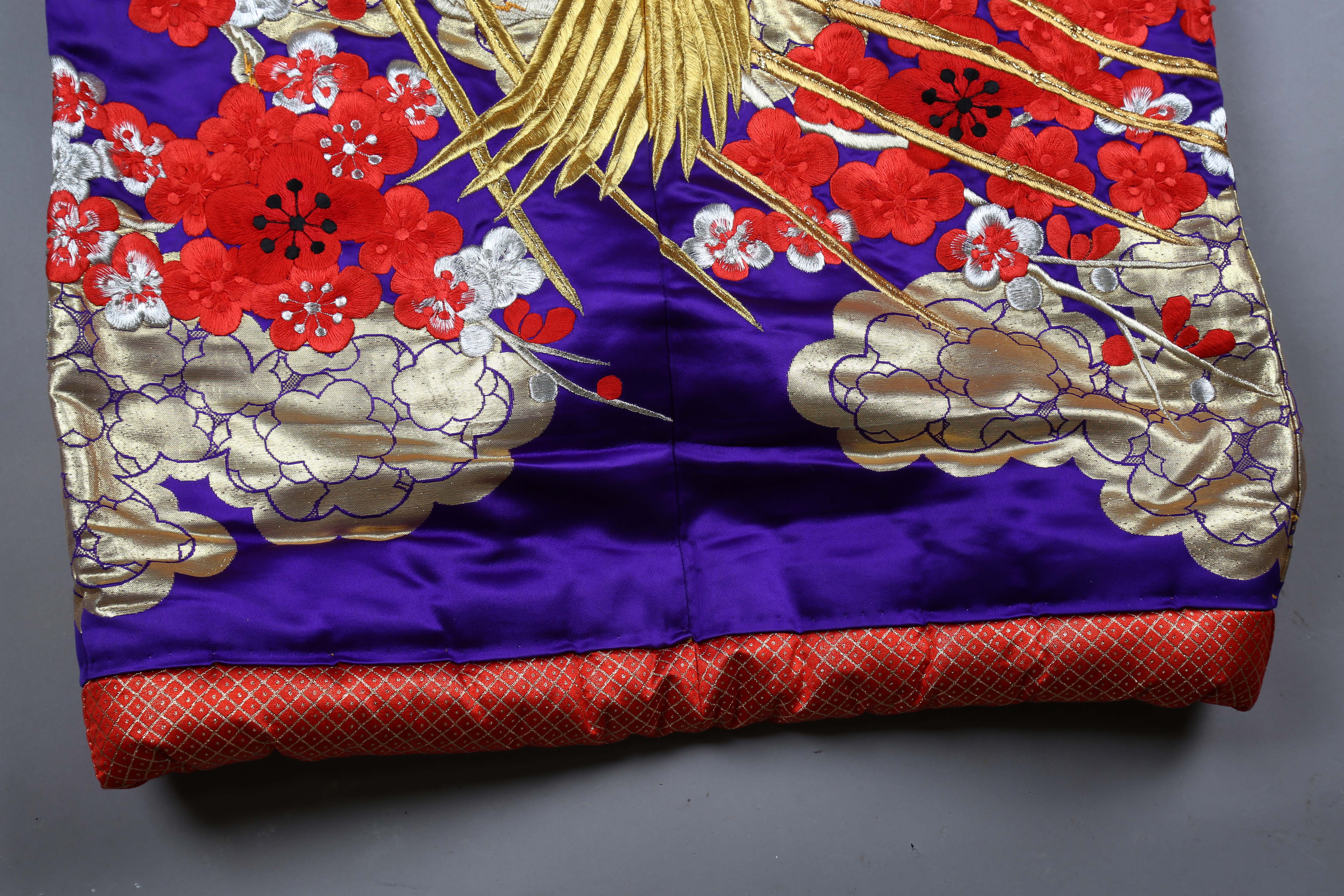 A late 20th century Japanese embroidered kimono, decorated in gilt thread and silks with exotic - Image 3 of 23