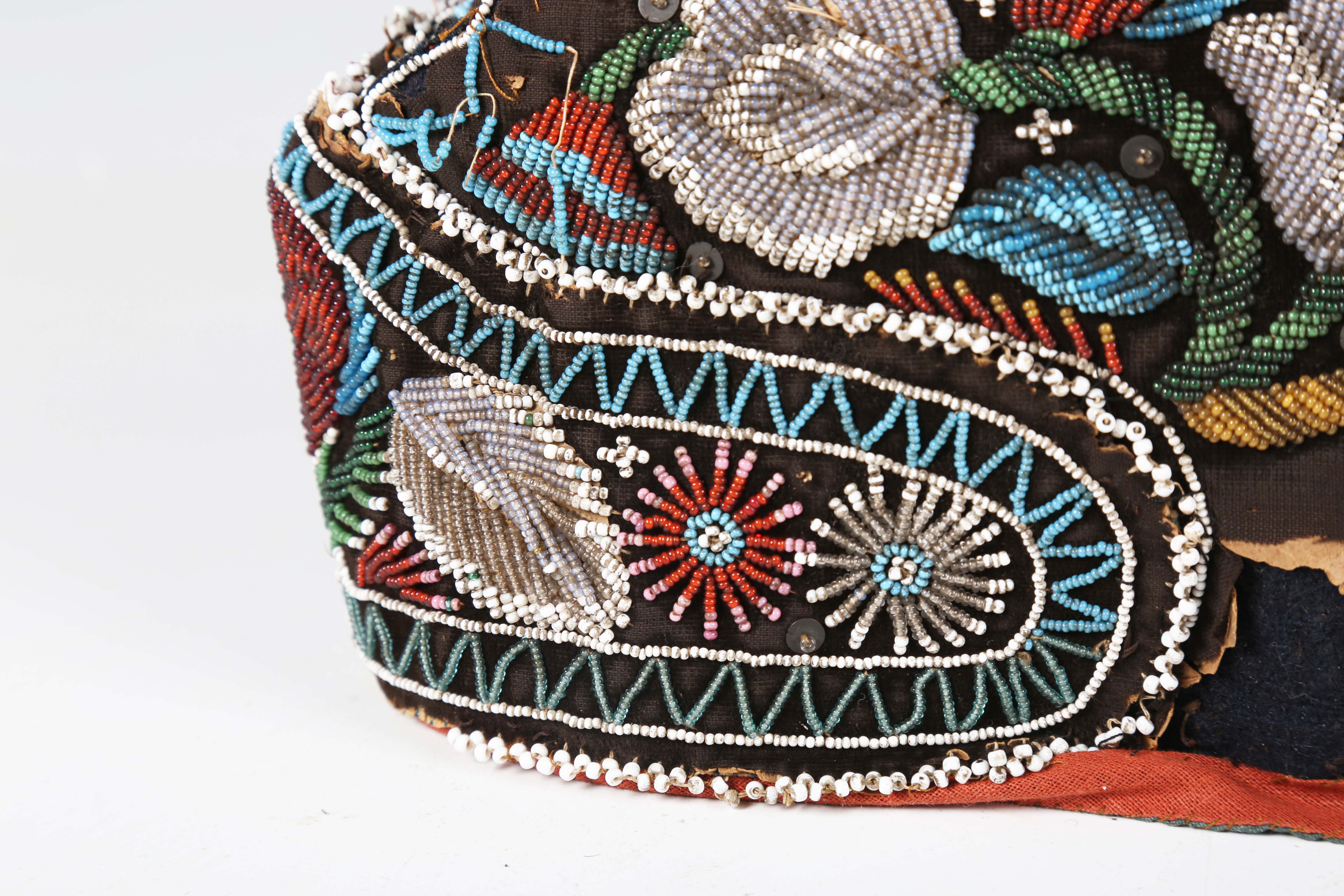 A 19th century beadwork and silk gentleman's cap, heavily beaded with flowers within zig-zag - Image 9 of 13