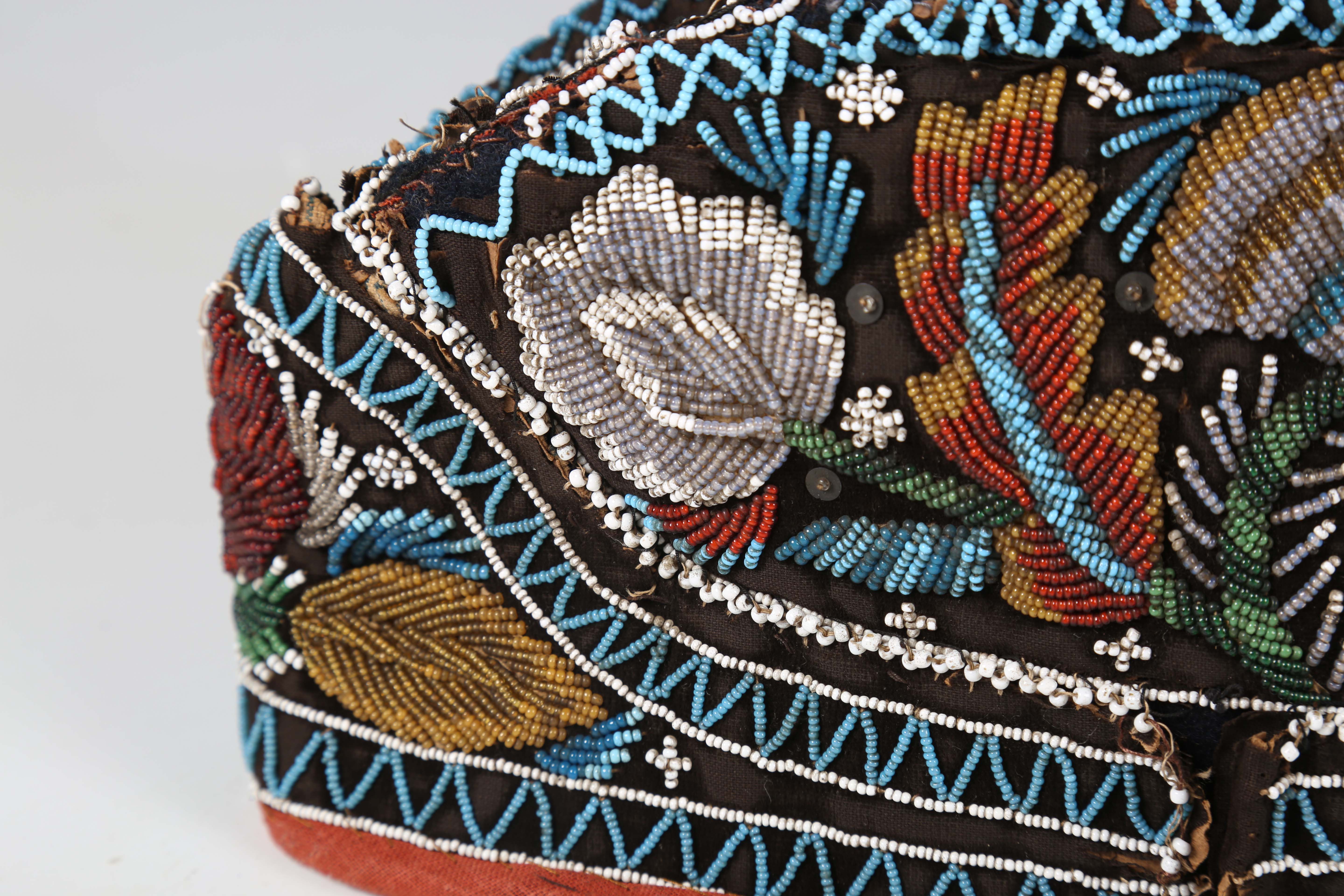 A 19th century beadwork and silk gentleman's cap, heavily beaded with flowers within zig-zag - Image 4 of 13