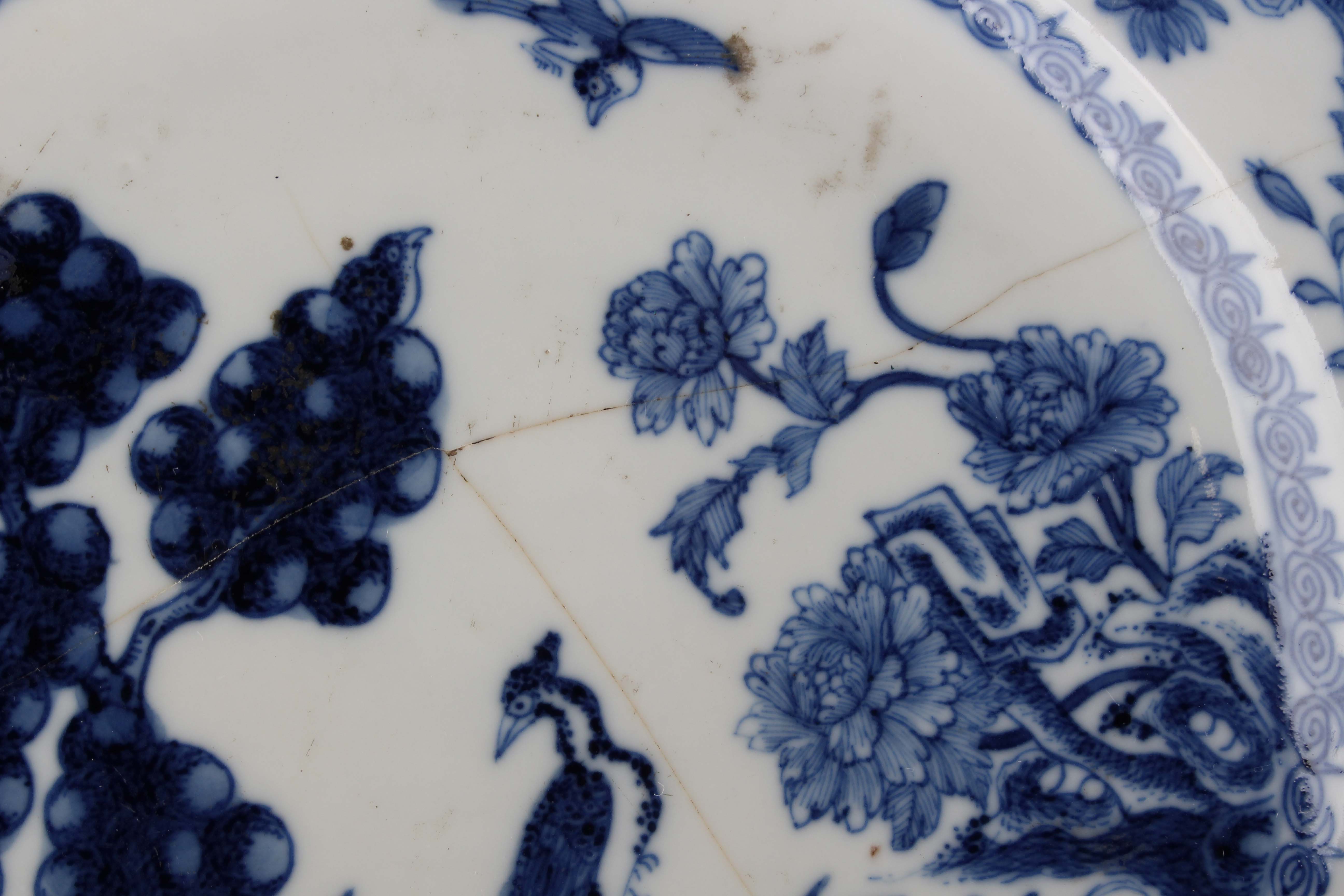 A set of six Chinese blue and white export porcelain plates, late Qianlong period, each painted with - Image 15 of 32