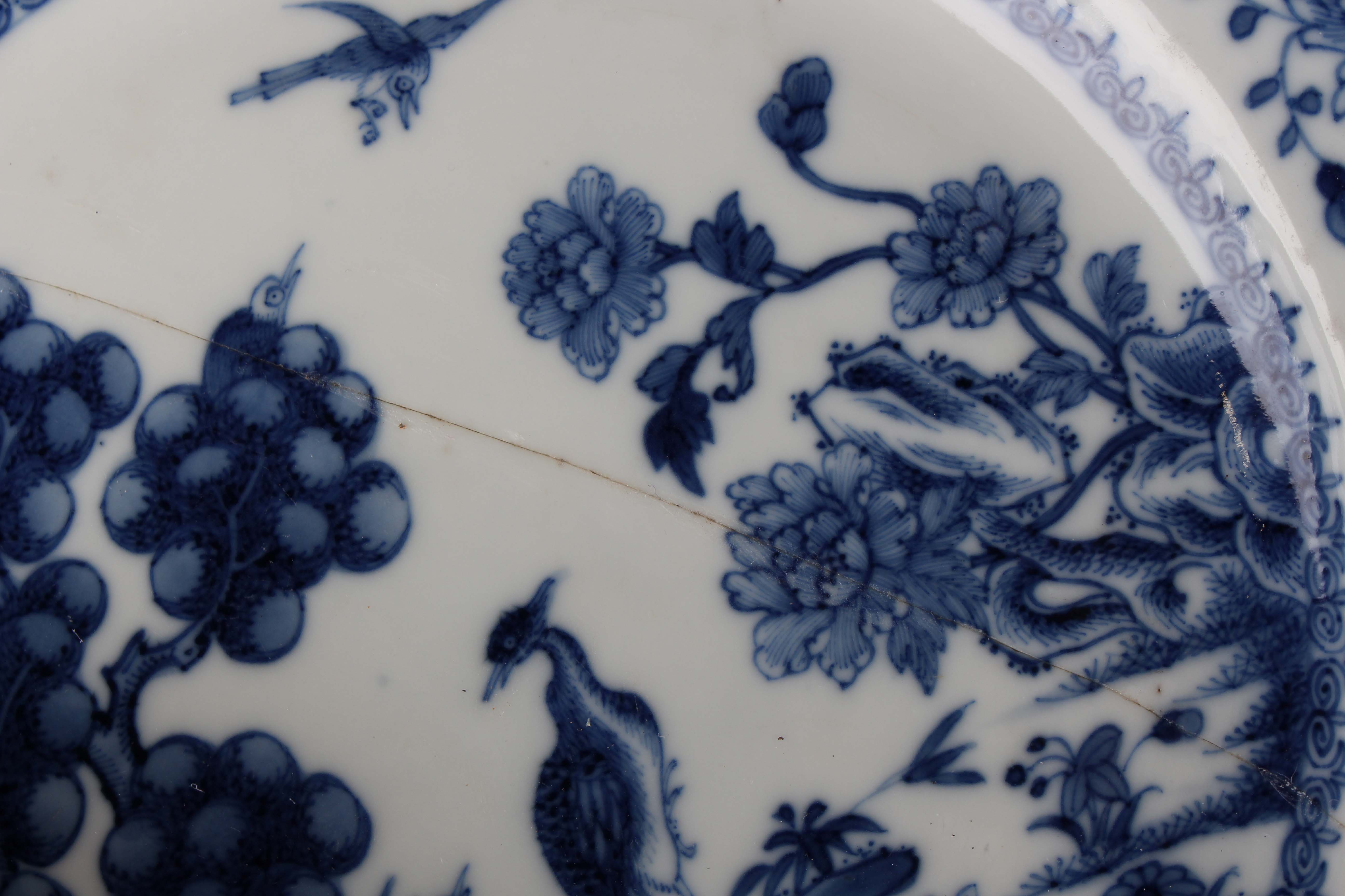 A set of six Chinese blue and white export porcelain plates, late Qianlong period, each painted with - Image 11 of 32