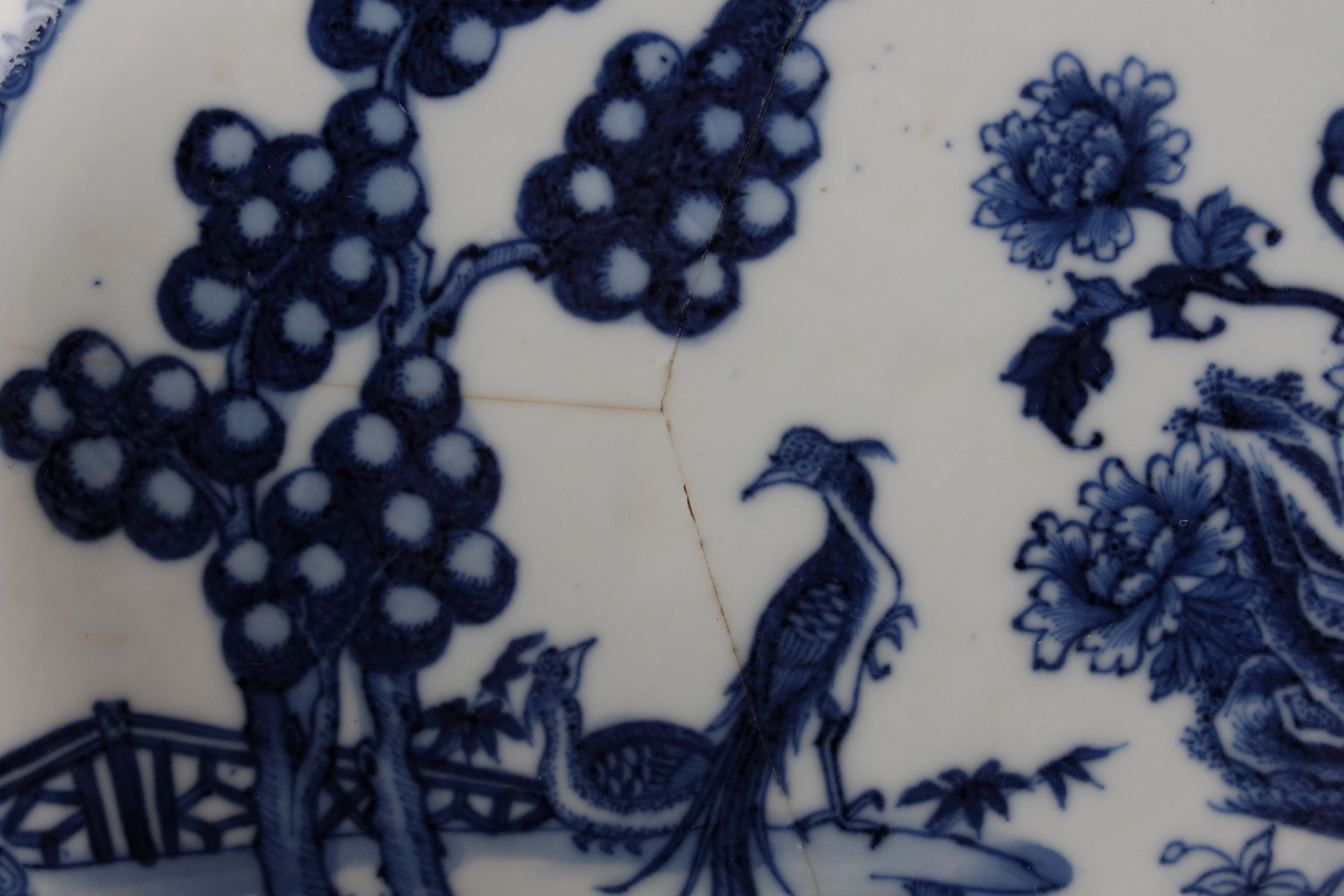 A set of six Chinese blue and white export porcelain plates, late Qianlong period, each painted with - Image 19 of 32
