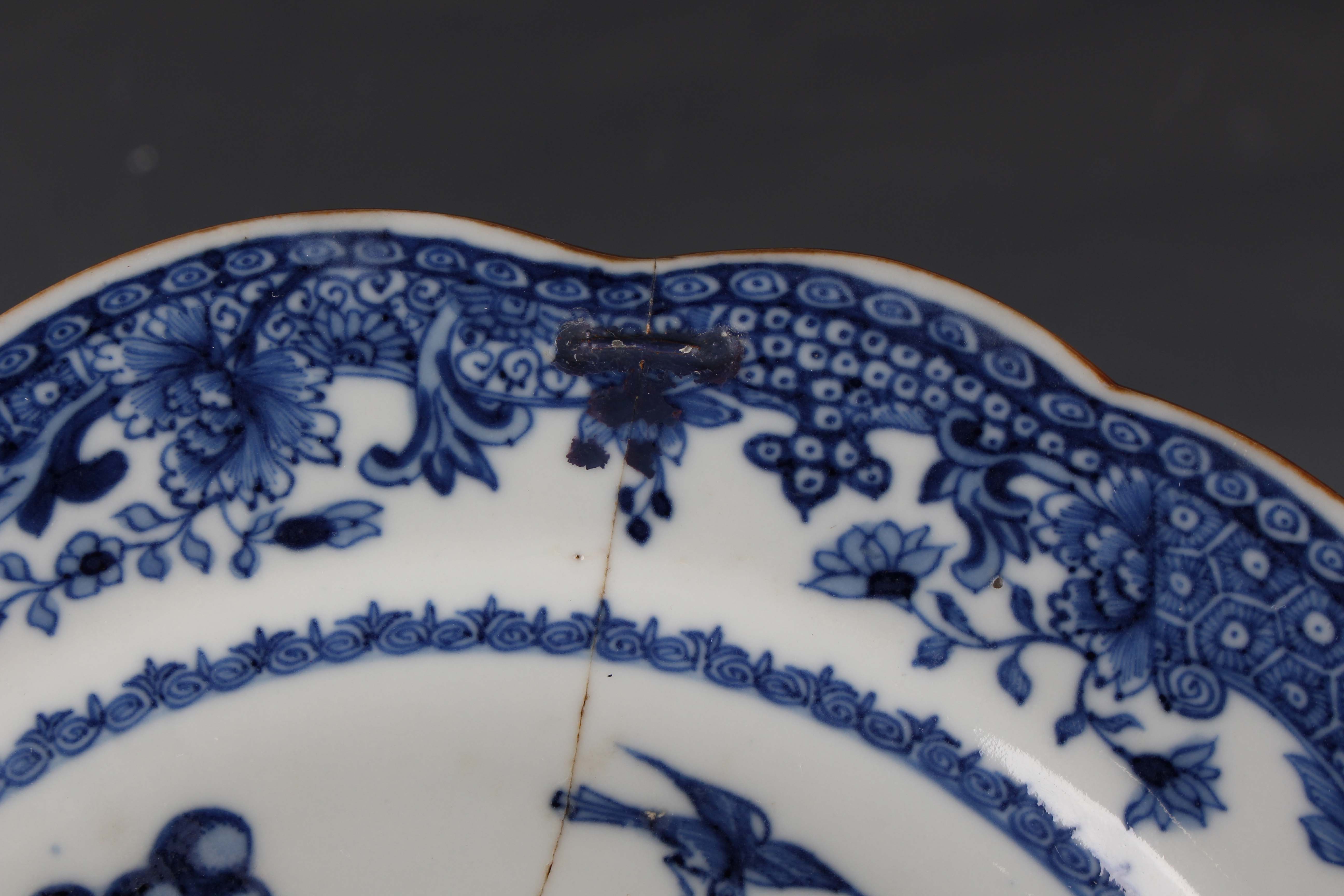 A set of six Chinese blue and white export porcelain plates, late Qianlong period, each painted with - Image 20 of 32