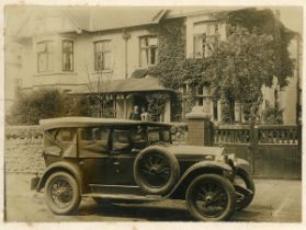 AMERICAN CARS. A collection of approximately 88 photographs and 10 postcards of Hudson and Essex