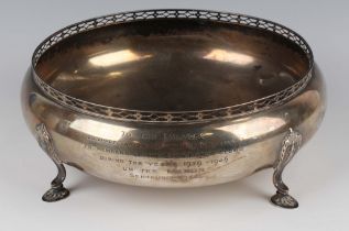 A George V silver circular bowl, inscription engraved, with pierced rim, raised on cast bellflower