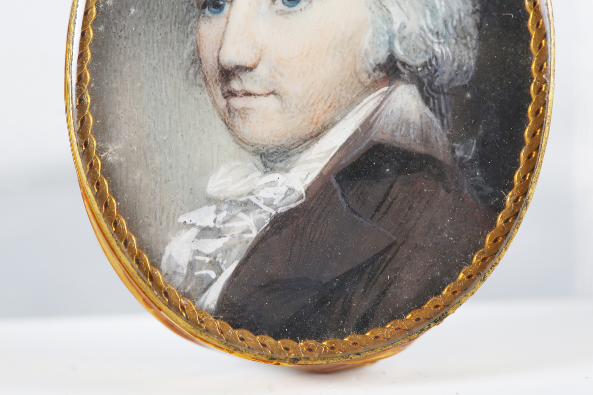 British School - a late 18th/early 19th century oval portrait miniature of a gentleman wearing a - Image 3 of 4