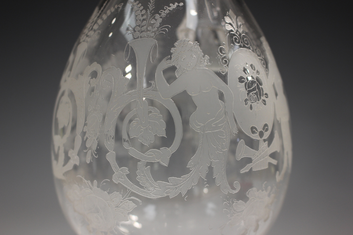 A large mixed group of assorted mostly Stourbridge engraved or acid etched glassware, late 19th/ - Image 8 of 11