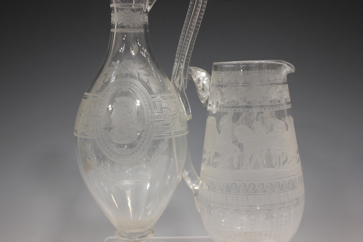 A large mixed group of assorted mostly Stourbridge engraved or acid etched glassware, late 19th/ - Image 10 of 11