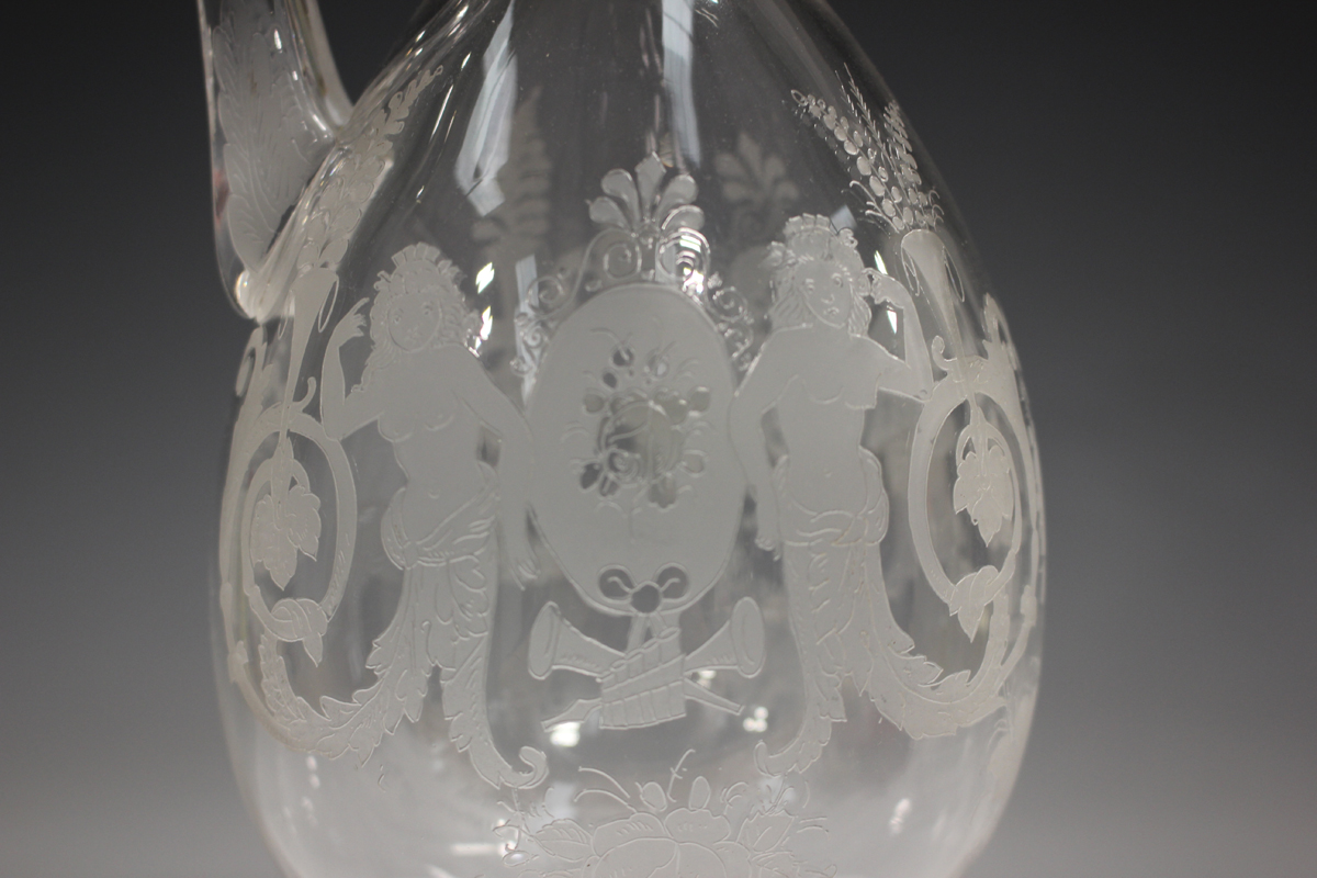 A large mixed group of assorted mostly Stourbridge engraved or acid etched glassware, late 19th/ - Image 7 of 11