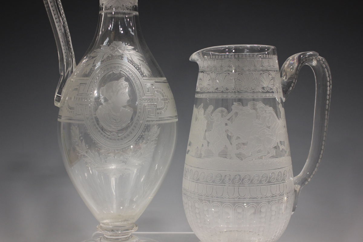 A large mixed group of assorted mostly Stourbridge engraved or acid etched glassware, late 19th/ - Image 11 of 11