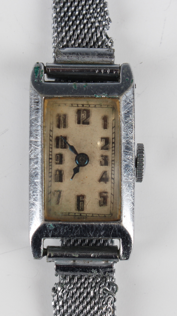 A Medana 9ct gold cased lady's wristwatch on an expanding bracelet, detailed '9ct', case width - Image 8 of 11