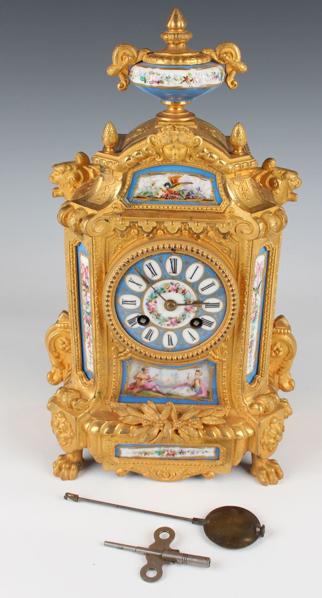 A late 19th century French gilt spelter and porcelain mantel clock with eight day movement - Image 2 of 10