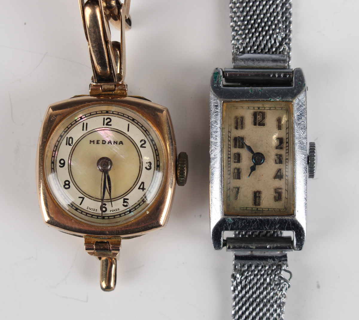 A Medana 9ct gold cased lady's wristwatch on an expanding bracelet, detailed '9ct', case width