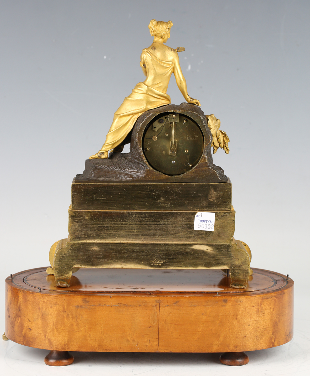 An early 19th century French ormolu and brown patinated bronze musical mantel timepiece by Alibert à - Image 6 of 11