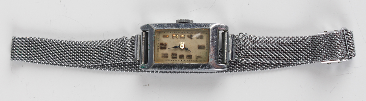 A Medana 9ct gold cased lady's wristwatch on an expanding bracelet, detailed '9ct', case width - Image 3 of 11