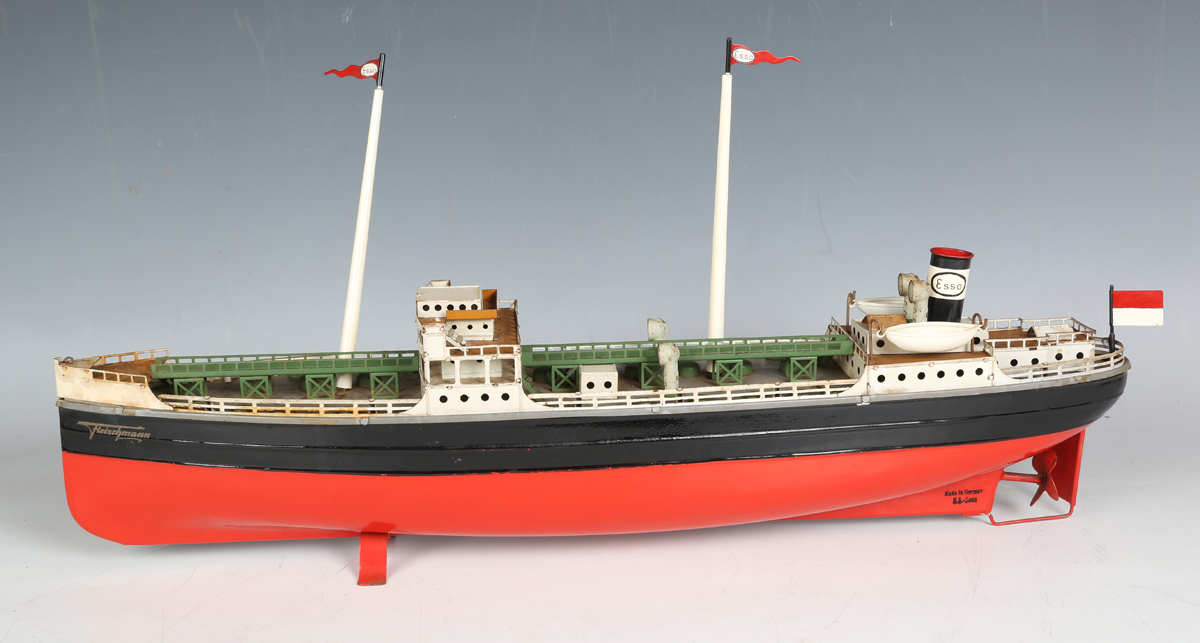 A Fleischmann US Zone tinplate clockwork single funnel 'Esso' tanker with black and red hull, length - Image 2 of 5