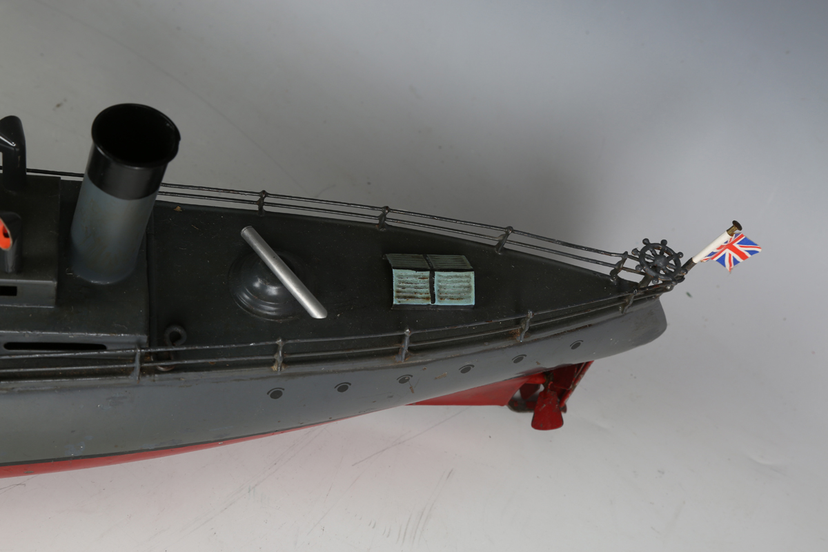 A Bing tinplate clockwork model of a torpedo ship, fitted with a mast with crow's nest and four - Image 6 of 9