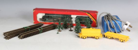 A Hornby Railways gauge OO Silver Jubilee Freight set and an R154 locomotive 'Sir Dinadan' and