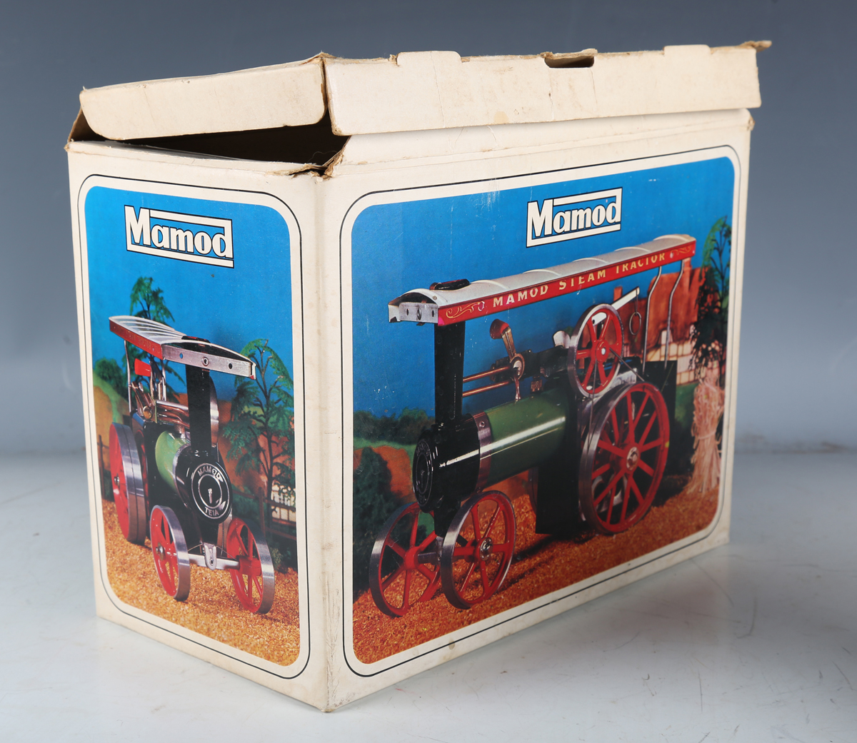 A Mamod TE 1a traction engine, boxed, with steering rod, funnel and two booklets (some playwear, box - Image 2 of 4