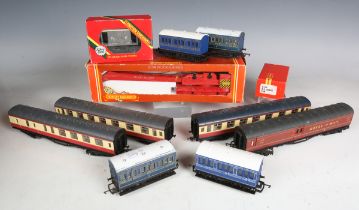 A collection of Hornby Railways gauge OO items, including R.546 Inter-City 125 set, eight