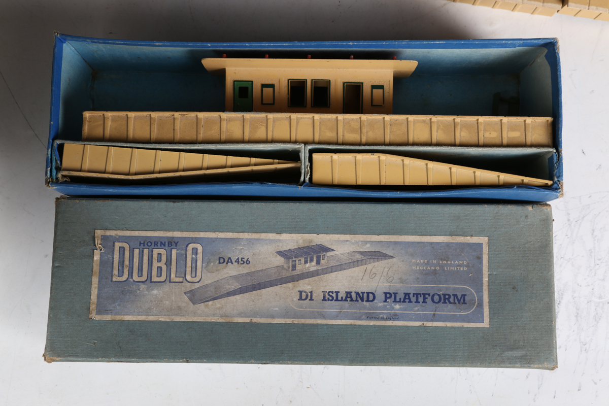 A collection of Hornby Dublo three-rail items, including EDLT 20 locomotive 'Bristol Castle' and - Image 4 of 14