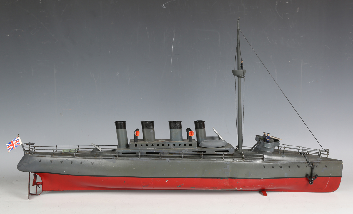 A Bing tinplate clockwork model of a torpedo ship, fitted with a mast with crow's nest and four - Image 5 of 9