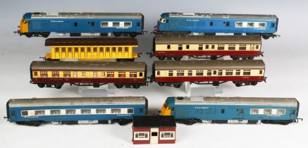 A collection of Hornby and Hornby Railways gauge OO items, including R.2267 Merchant Navy Class