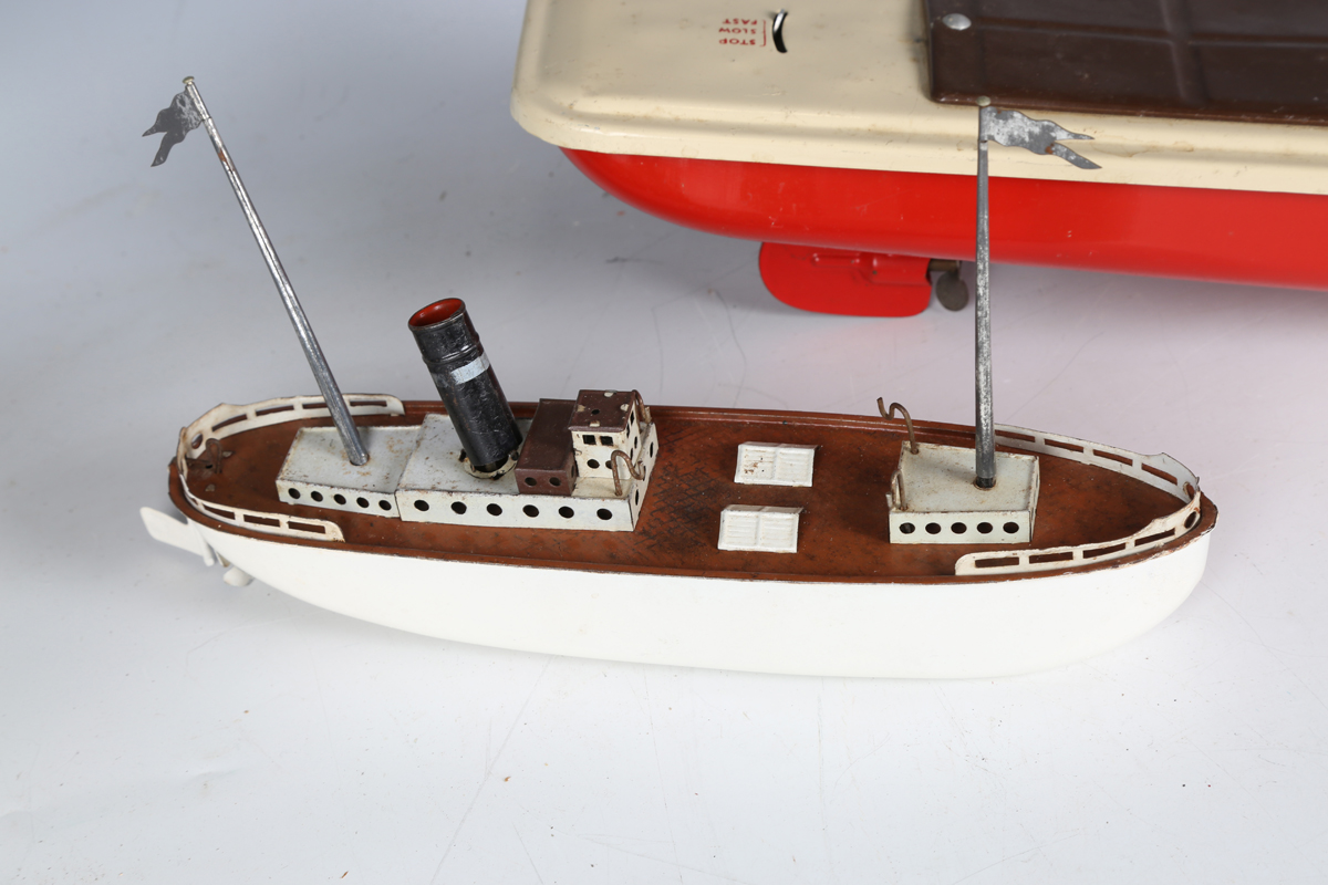 A Wells Brimtoy tinplate clockwork paddle steamer, length 25cm, a German tinplate clockwork liner - Image 2 of 6