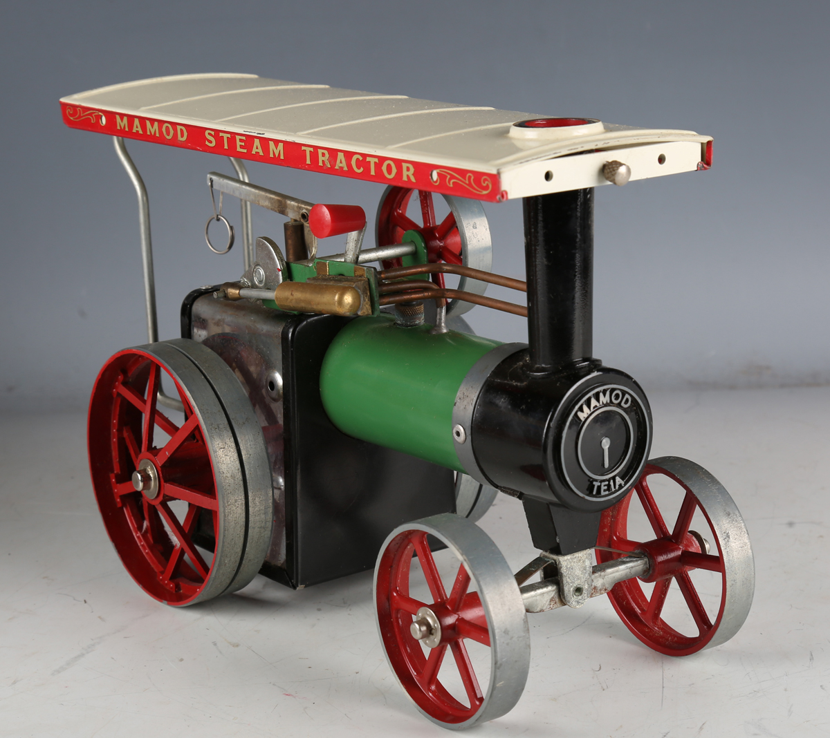 A Mamod TE 1a traction engine, boxed, with steering rod, funnel and two booklets (some playwear, box - Image 3 of 4