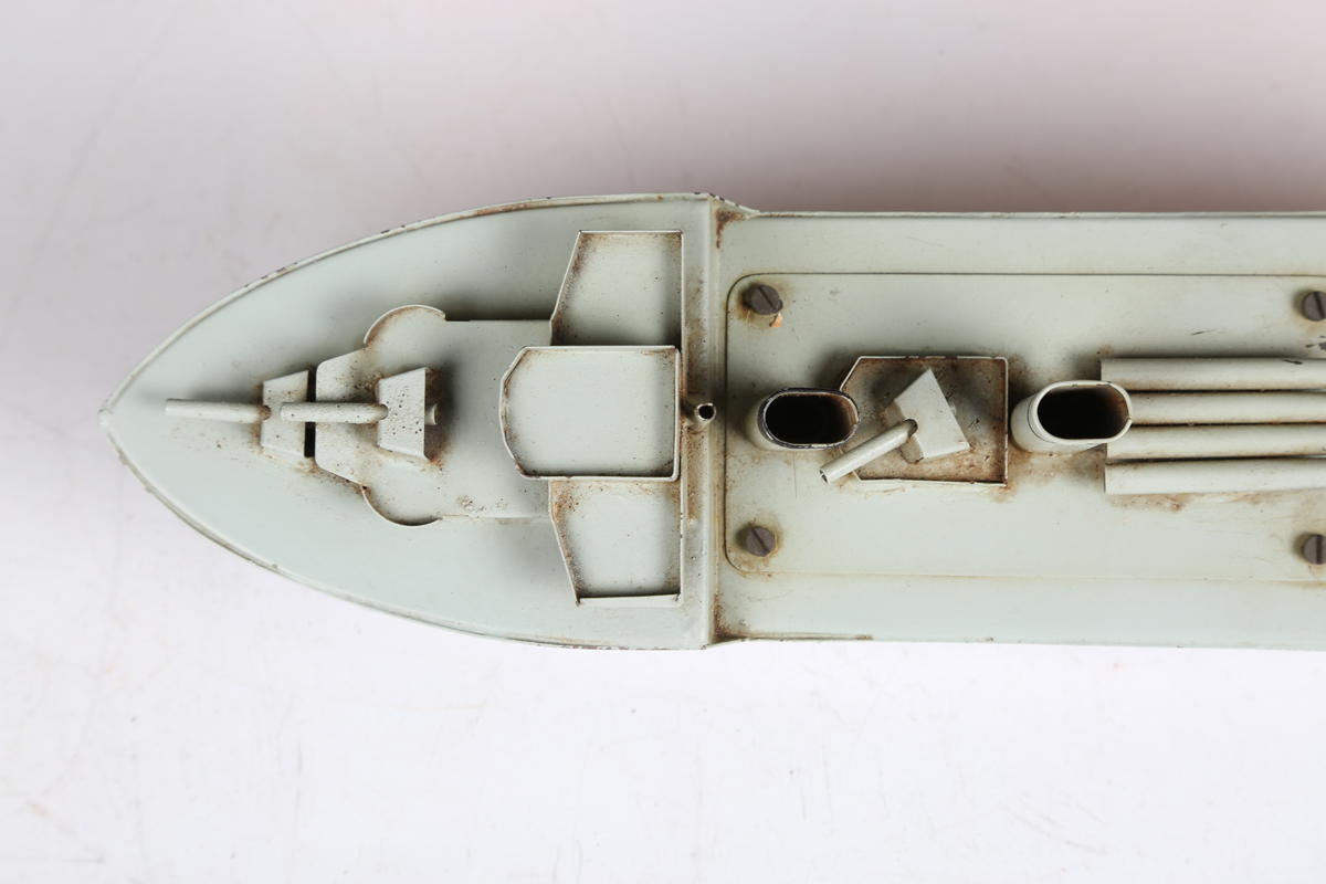 A Sutcliffe tinplate clockwork 'Grenville' model destroyer with five deck guns, torpedo tubes and - Image 4 of 6