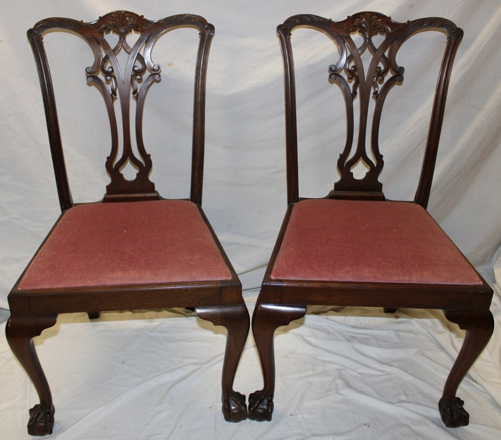 A good quality 1920's mahogany dining suite by Waring and Gillow comprising an oval extending - Image 3 of 4