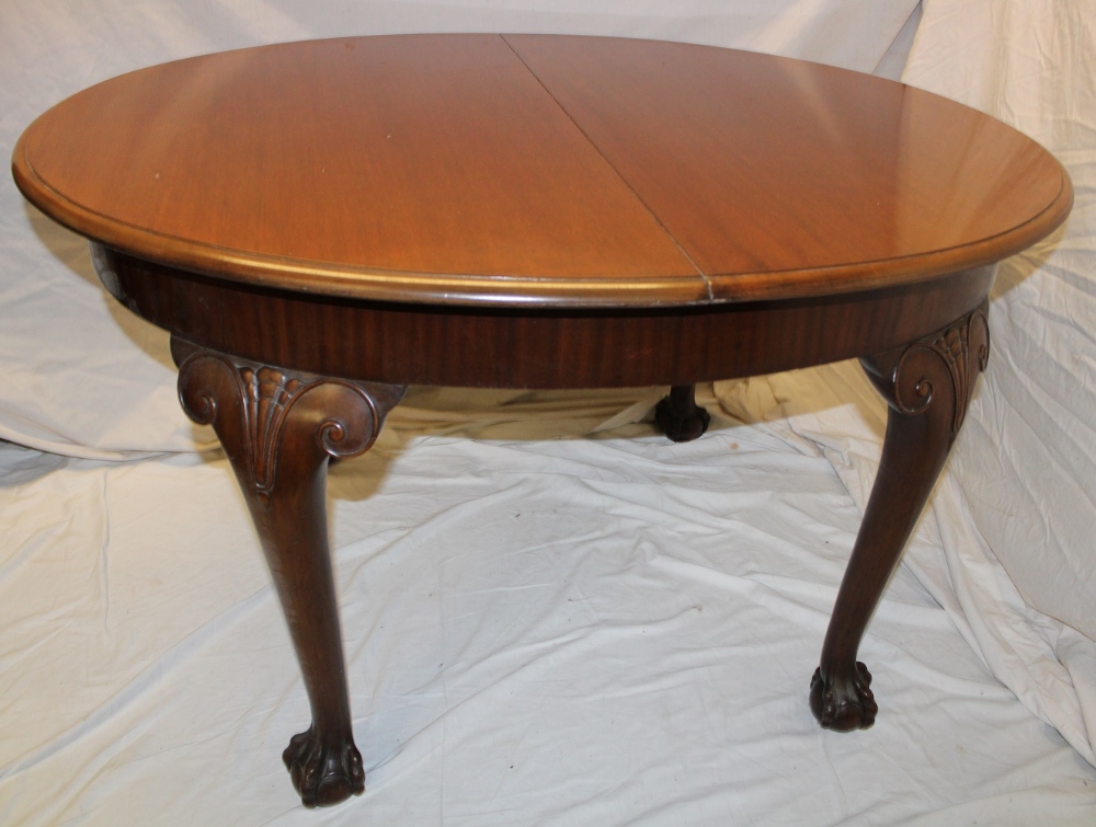 A good quality 1920's mahogany dining suite by Waring and Gillow comprising an oval extending - Image 4 of 4