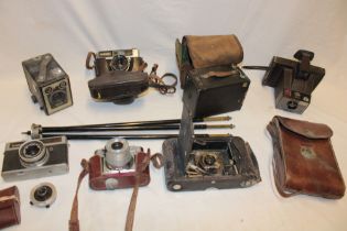 A selection of various vintage cameras including Eastman Kodak, Box Brownie, Hanimex etc.