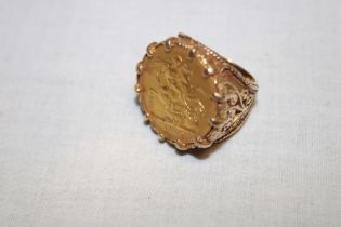 A 9ct gold signet ring mounted with an Edward VII 1902 gold sovereign(18.