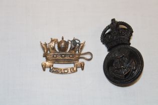 An original First War Royal Naval Division "Howe Battalion" brass cap badge and a First War Royal