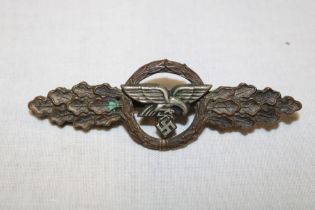 A Second War Luftwaffe transport and glider clasp with pin backing