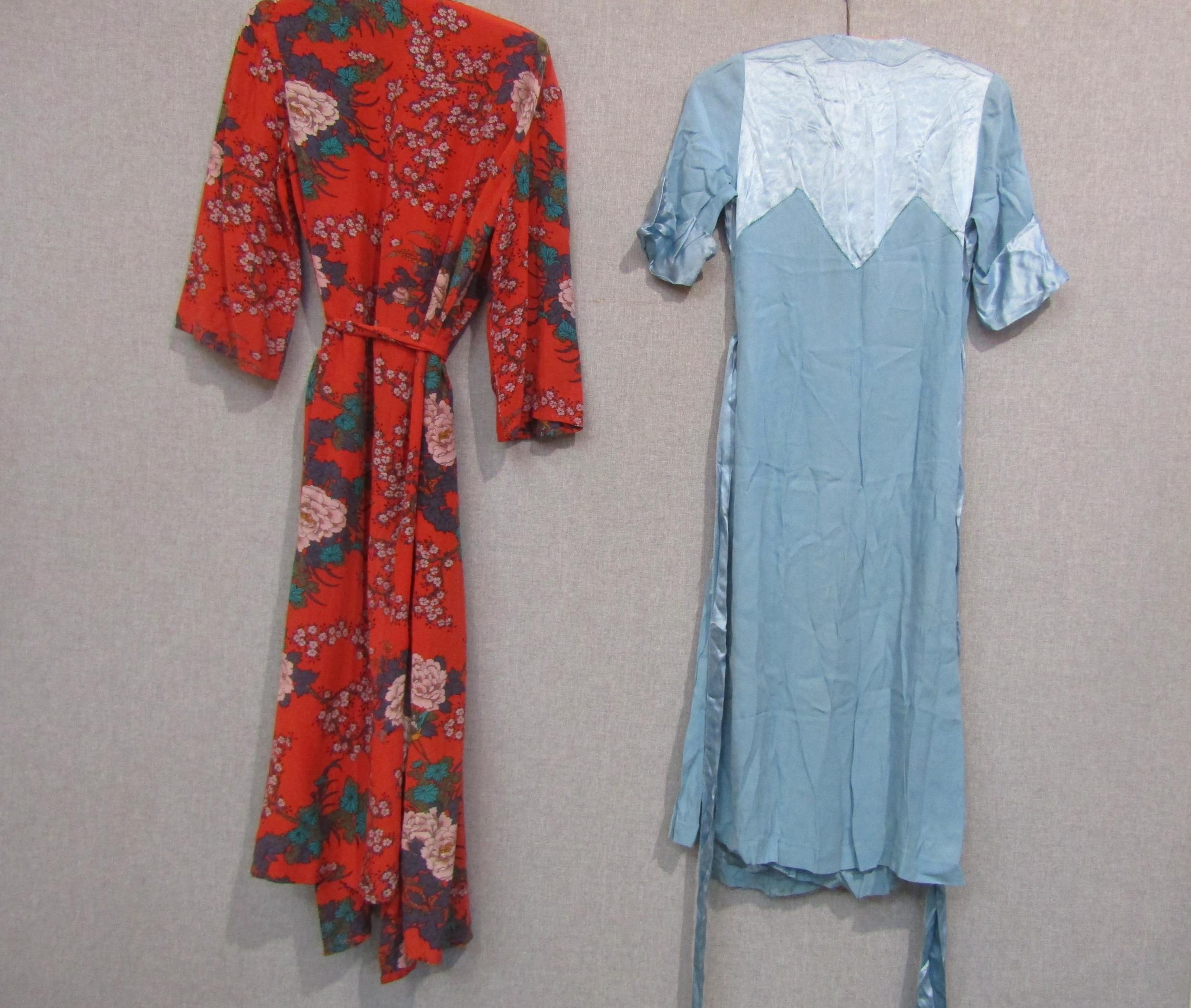 A vintage red floral silk lady's dressing gown and a plain mid blue silk crepe dressing gown wih - Image 2 of 3