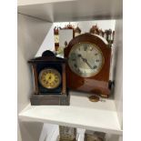 An Edwardian mahogany bracket clock with pineapple finials, Roman dial, American movement, 27cm