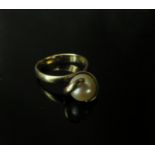 A 9ct gold pearl set dress ring with crossover setting, size P, 3.5g