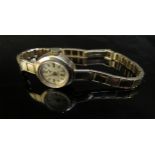 A 9ct gold Accurist lady's wristwatch, 15.2g