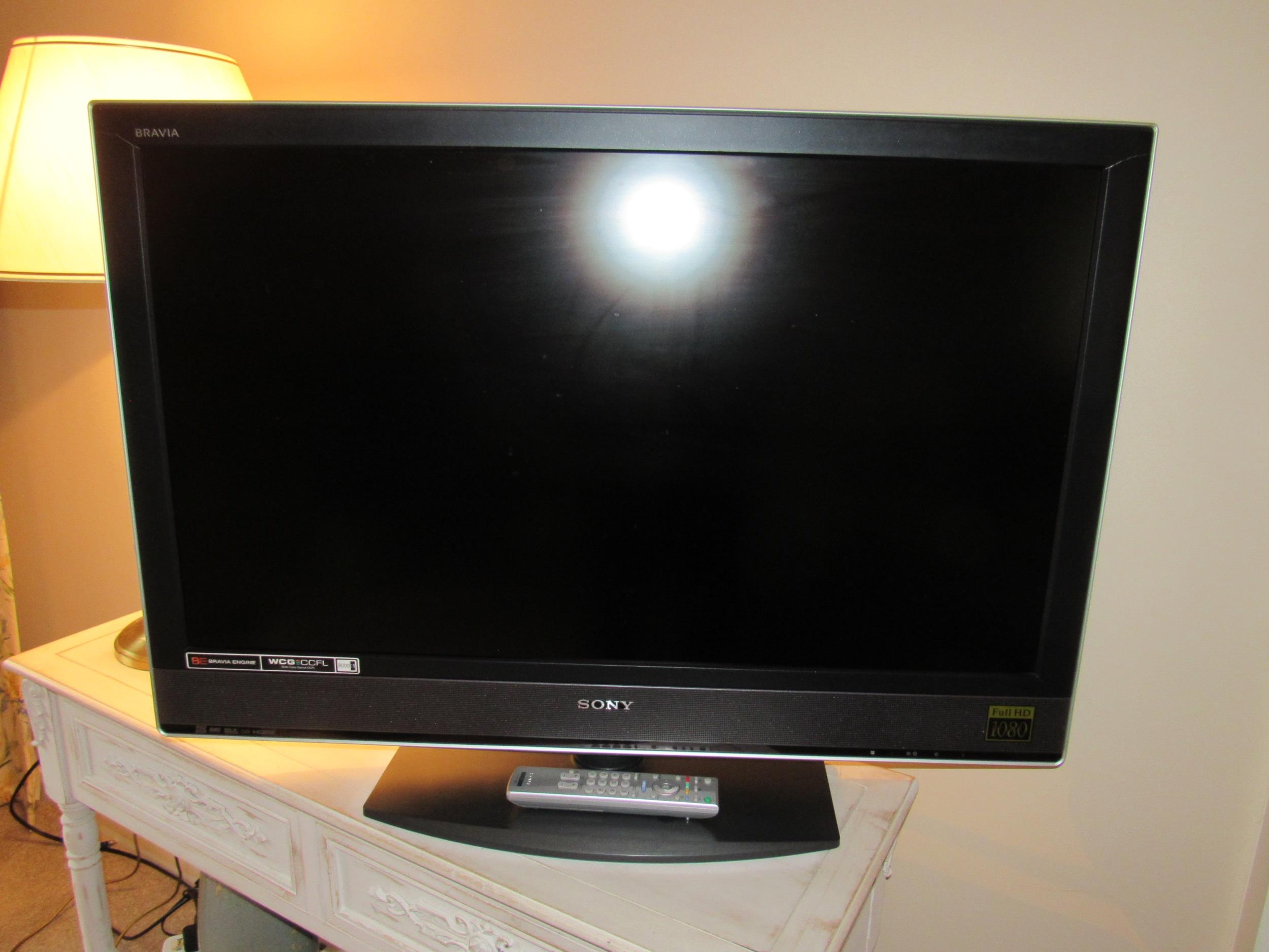 Bravia Sony LCD Colour TV model KDL-40W2000