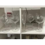 Ten plain gin glasses and five flutes (15)