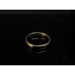A 9ct gold wedding band. Size P/O, 4g