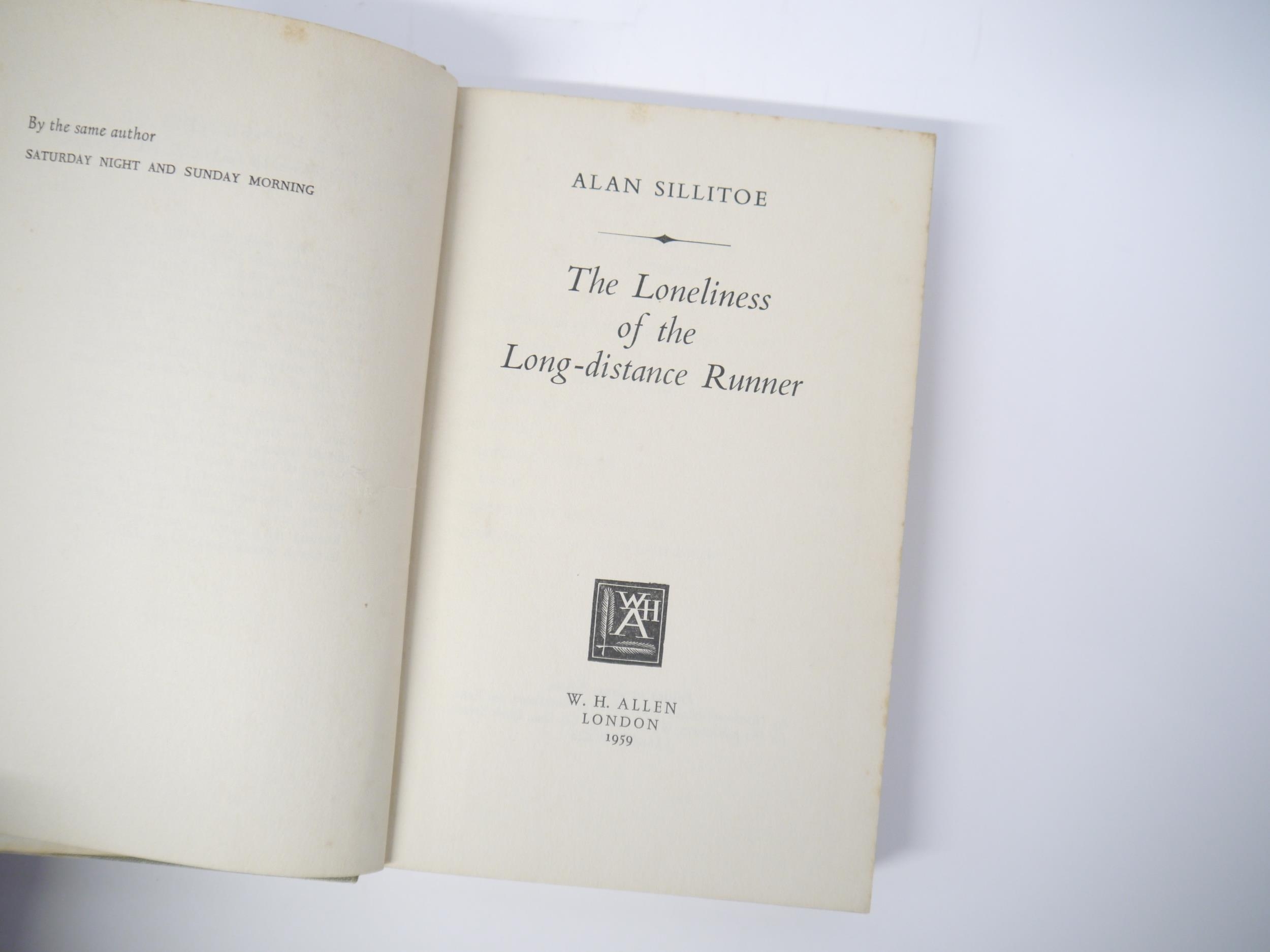 Alan Sillitoe: 'The Loneliness of the Long-Distance Runner', London, W.H. Allen, 1959, 1st - Image 2 of 7
